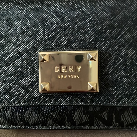 Dkny Perla Mini Wallet Crossbody - Picture 3 of 5